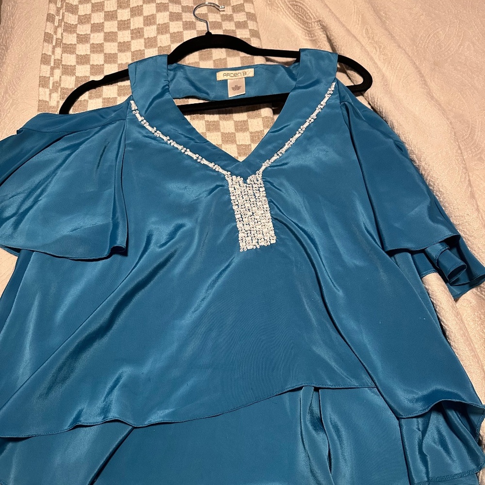 Arden B blue top